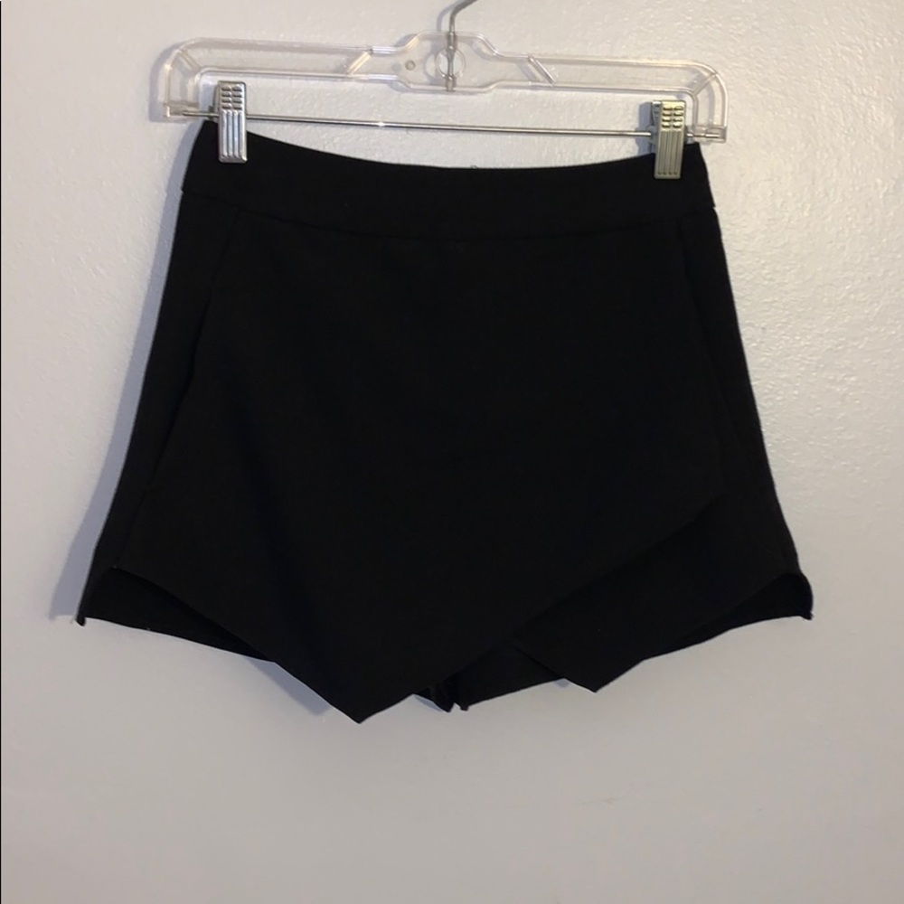 Black Skort